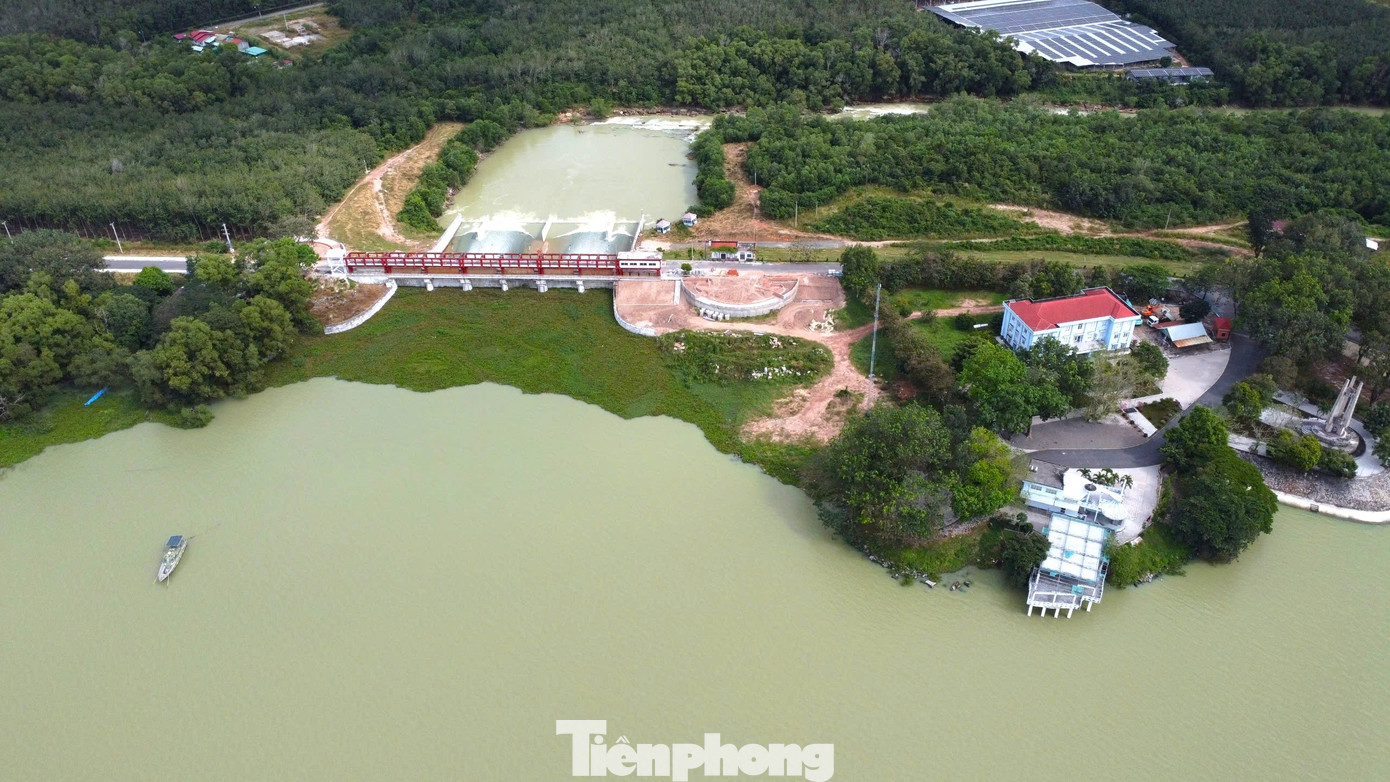 To&agrave;n cảnh hồ nước nh&acirc;n tạo lớn nhất Đ&ocirc;ng Nam &Aacute; khiến người d&acirc;n thấp thỏm khi xả lũ - Ảnh 5.