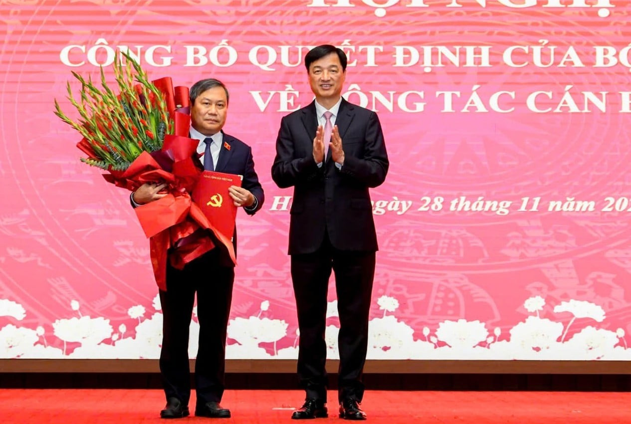 Ông Vũ Đại Thắng được giới thiệu làm Chủ tịch UBND thành phố Hà Nội nhiệm kỳ 2025 - 2030 - Ảnh 1.