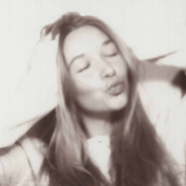 Tiểu thư tài phiệt Harper Beckham khoe nhan sắc xinh đẹp tuổi 14, chính thức "debut" TikTok gây sốt - Ảnh 3. Tiểu thư tài phiệt Harper Beckham khoe nhan sắc xinh đẹp tuổi 14, chính thức "debut" TikTok gây sốt - Ảnh 3.