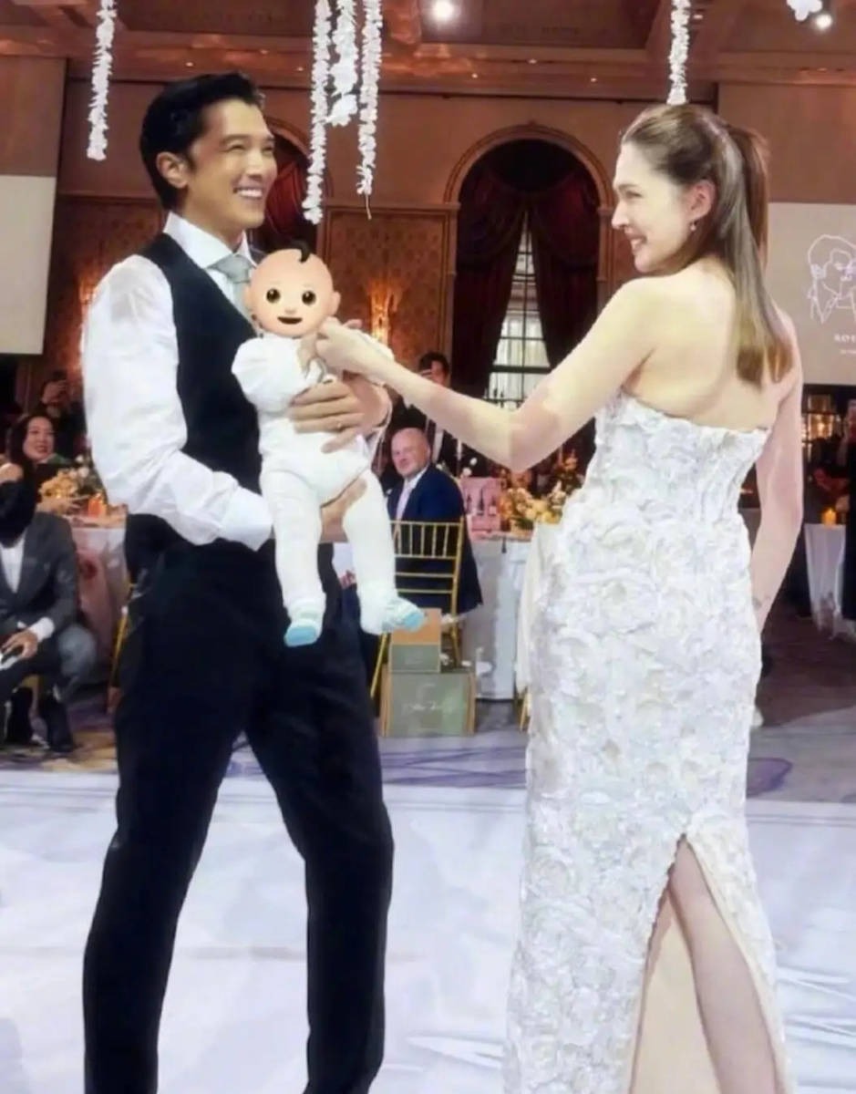 Đ&aacute;m cưới như lễ trao giải của "trai hư - g&aacute;i đẹp showbiz": 430 kh&aacute;ch đổ bộ, bất ngờ khoe qu&yacute; tử 3 th&aacute;ng tuổi - Ảnh 6.