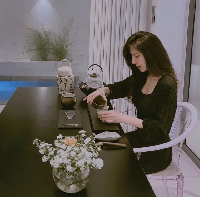 Thủy Tiên xuất hiện, nói thẳng: "Anh muốn mời show thì mời sớm, gần tháng người ta có lịch đi chùa rồi"- Ảnh 1.