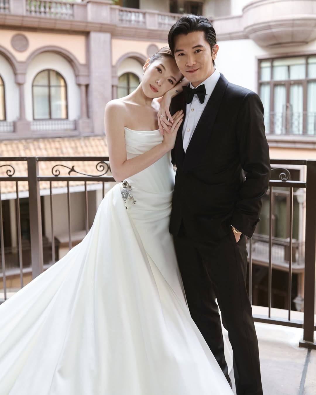 Đ&aacute;m cưới như lễ trao giải của "trai hư - g&aacute;i đẹp showbiz": 430 kh&aacute;ch đổ bộ, bất ngờ khoe qu&yacute; tử 3 th&aacute;ng tuổi - Ảnh 9.