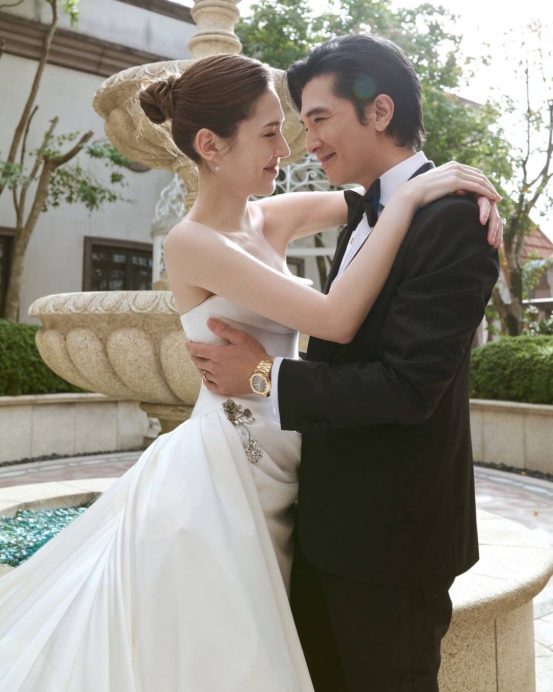 Đ&aacute;m cưới như lễ trao giải của "trai hư - g&aacute;i đẹp showbiz": 430 kh&aacute;ch đổ bộ, bất ngờ khoe qu&yacute; tử 3 th&aacute;ng tuổi - Ảnh 11.