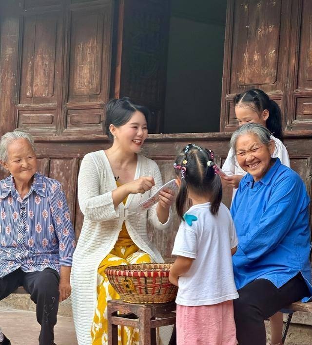 Người chị em th&acirc;n thiết của Chi Pu dọn nh&agrave; l&ecirc;n n&uacute;i ở ẩn sau c&uacute; sốc bị chồng bỏ, nằm liệt giường 3 th&aacute;ng- Ảnh 2.