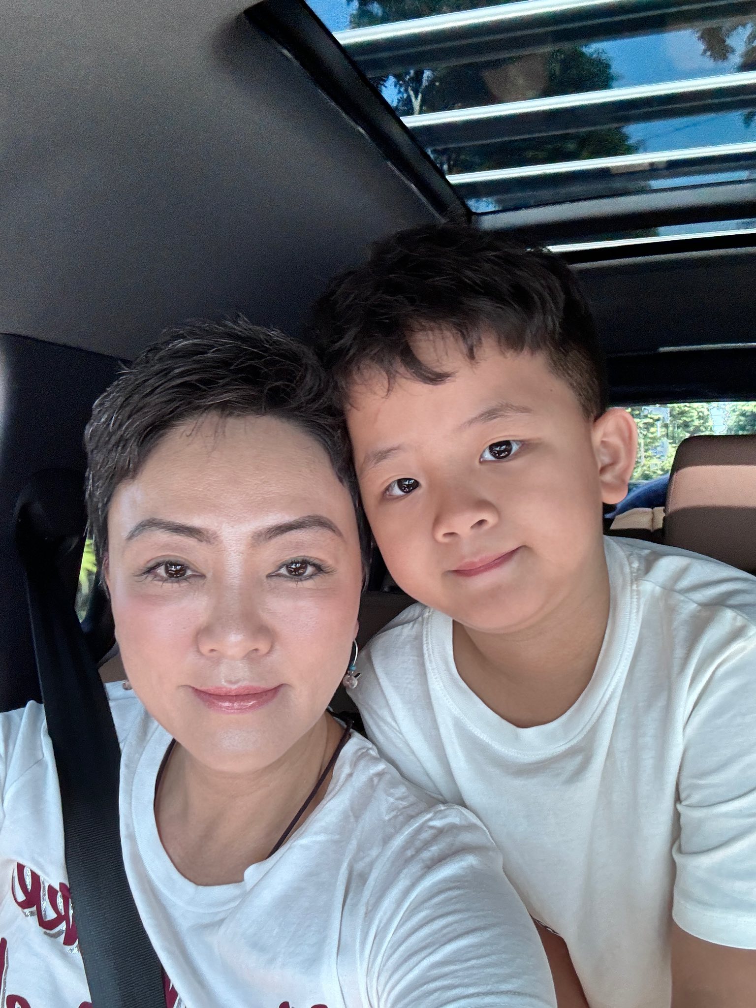 Vừa là "bà ngoại hot nhất MXH”, vừa là "hotmom" tuổi ngoài 50, cô Văn Thùy Dương hé lộ câu chuyện thú vị của cặp song sinh Cơm - Canh- Ảnh 7.