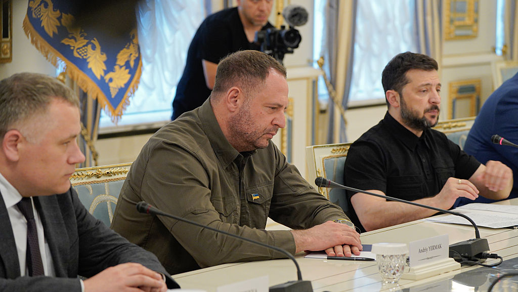 Chính trường Ukraine rung chuyển - Ảnh 1.