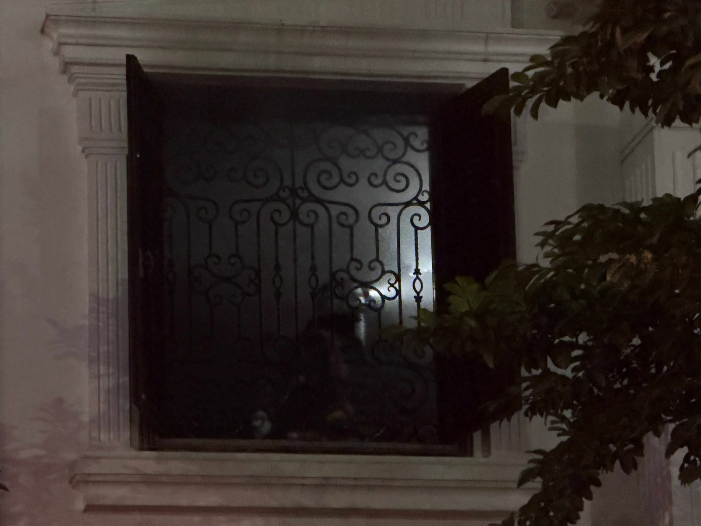 Hỏa hoạn nghiêm trọng tại biệt thự Hà Đông khiến nhiều người hoảng sợ - Ảnh 2.