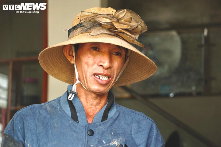 Người đàn ông day dứt mất 3 người thân trong lũ dữ ở Đắk Lắk - Ảnh 1.