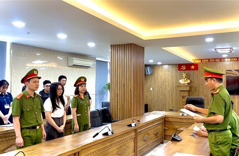 Đường dây tội phạm xuyên quốc gia: Đối tượng câu kết với nhân viên ngân hàng, có bị hại mất 12 tỷ đồng - Ảnh 3.