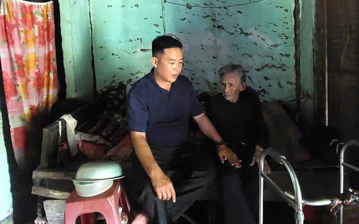 Không cần danh sách, trưởng thôn đọc vanh vách tên 3.000 hộ dân nhận quà cứu trợ - Ảnh 3.