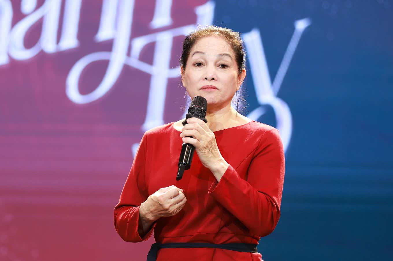 Nữ Đại tá là NSND nói thẳng Minh Chuyên là "khôn lỏi" vì chọn ông hoàng Đàm Vĩnh Hưng là ai?- Ảnh 1.