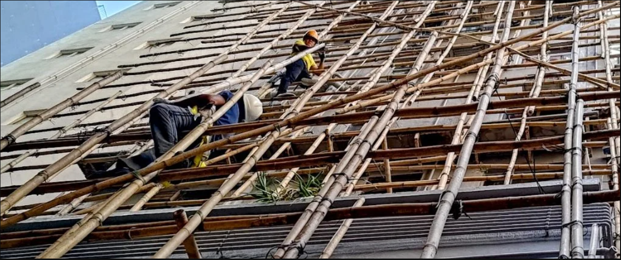 Sử dụng giàn giáo bằng tre dễ gây cháy nhưng vì sao Hong Kong vẫn dùng vật liệu này suốt nhiều thế kỷ? - Ảnh 1.