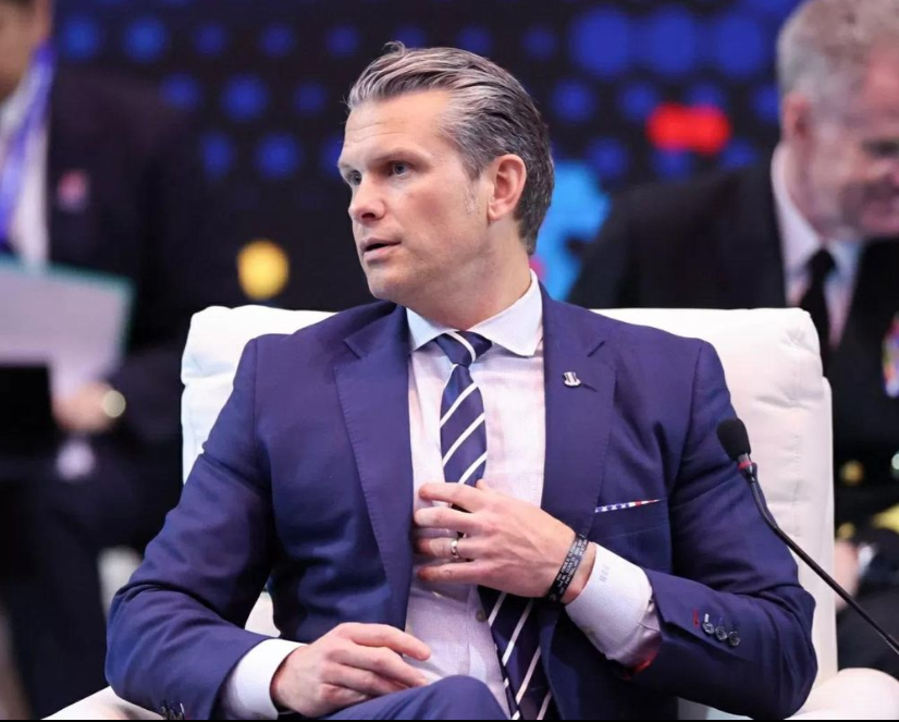 Mỹ tiếp tục tấn công tàu vận chuyển ma túy ở Caribe, 3 người thiệt mạng- Ảnh 2.