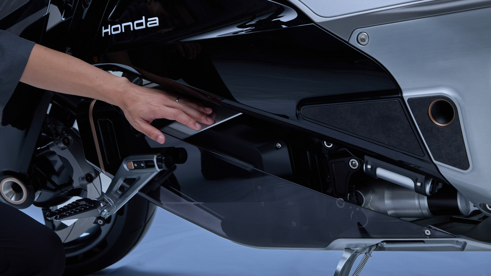 Honda EV Outlier: Mẫu xe 'đến từ tương lai' với pin thể rắn và dẫn động hai bánh đầu tiên trong lịch sử Honda- Ảnh 11.