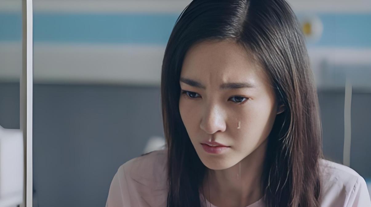 Ph&aacute;t hiện hợp đồng bảo hiểm nh&acirc;n thọ trong tủ t&agrave;i liệu của chồng, lật mở ra m&agrave; t&ocirc;i b&agrave;ng ho&agrave;ng với người đứng t&ecirc;n trong đ&oacute;- Ảnh 1.