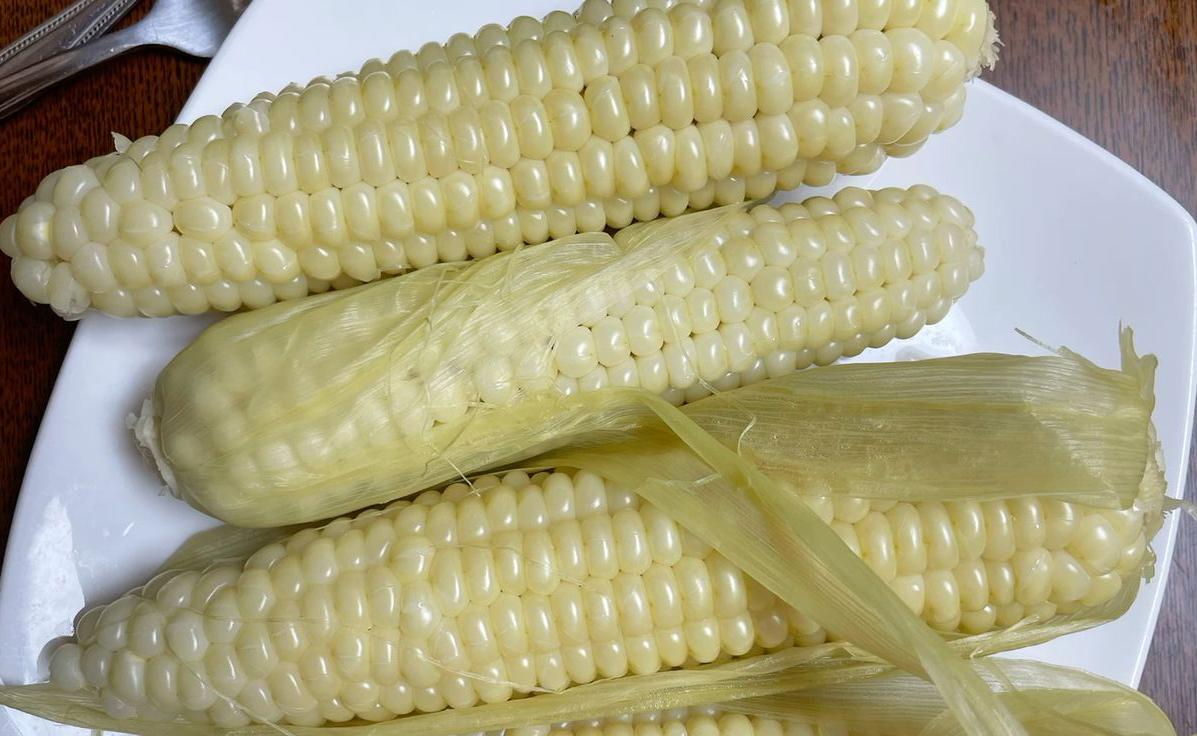 Tại sao nên thêm muối mà KHÔNG PHẢI ĐƯỜNG khi luộc ngô? Có 3 sự thật bất ngờ- Ảnh 2. Tại sao nên thêm muối mà KHÔNG PHẢI ĐƯỜNG khi luộc ngô? Có 3 sự thật bất ngờ- Ảnh 2.
