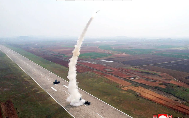 Triều Tiên tung “lưới lửa” mới: Tên lửa phòng không Pyongae nâng tầm khả năng tác chiến- Ảnh 3. Triều Tiên tung “lưới lửa” mới: Tên lửa phòng không Pyongae nâng tầm khả năng tác chiến- Ảnh 3.