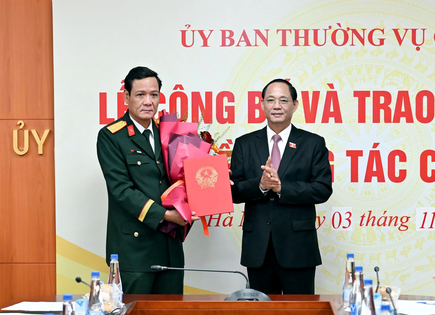 Đại t&aacute; V&otilde; Văn Hội nhận nhiệm vụ mới tại Ủy ban Quốc ph&ograve;ng, An ninh v&agrave; Đối ngoại- Ảnh 1.