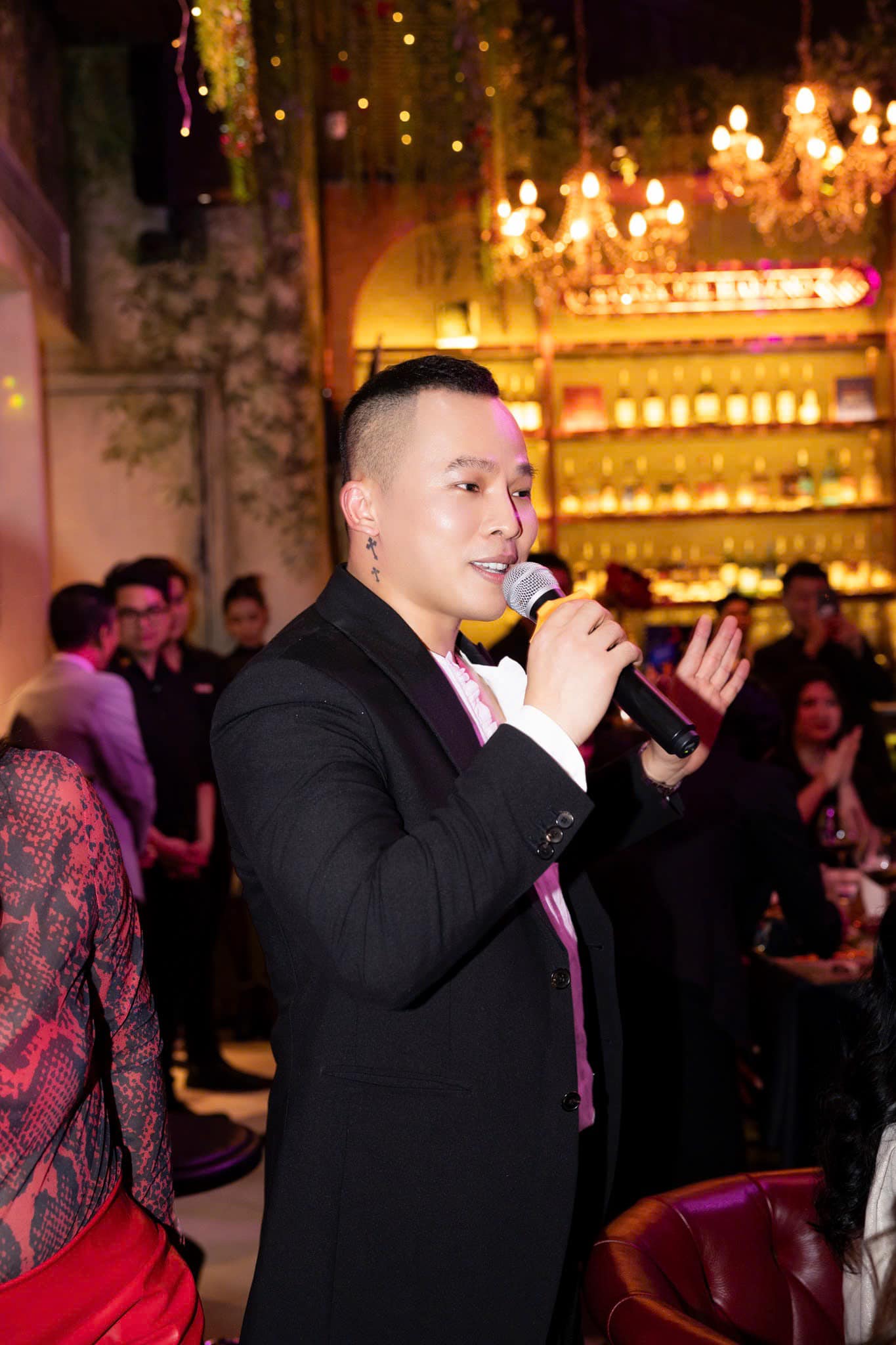 Vũ Khắc Tiệp bị "ném đá" vì bài đăng gây sốc về Trương Ngọc Ánh- Ảnh 2. Vũ Khắc Tiệp bị "ném đá" vì bài đăng gây sốc về Trương Ngọc Ánh- Ảnh 2.