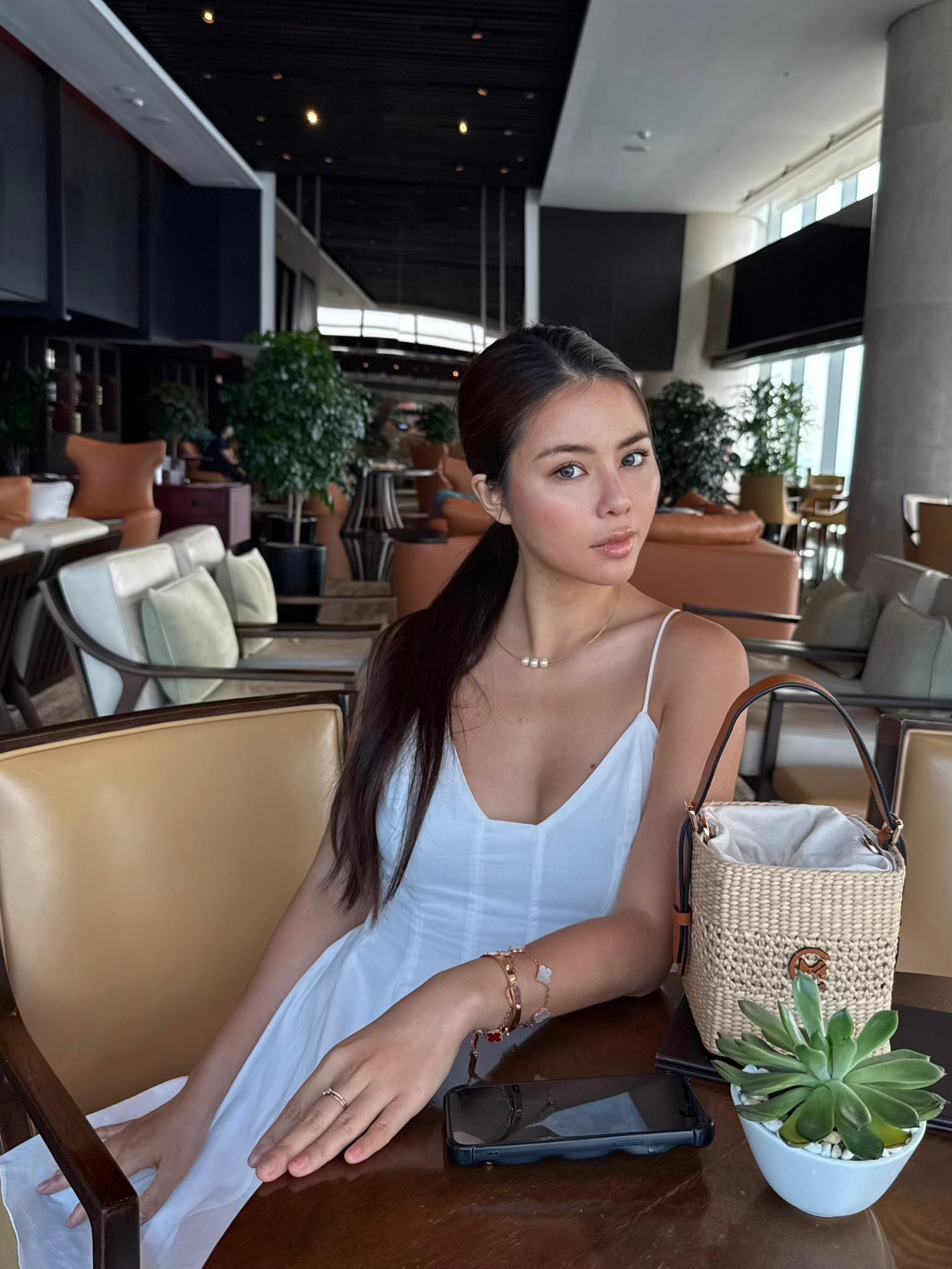 Nhà thiết kế, TikToker đi tìm mẹ sau 31 năm bị bỏ rơi đang dậy sóng là ai?- Ảnh 5. Nhà thiết kế, TikToker đi tìm mẹ sau 31 năm bị bỏ rơi đang dậy sóng là ai?- Ảnh 5.