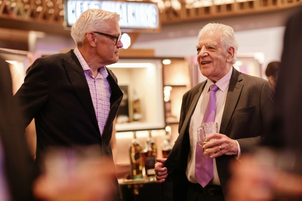 000001: Mã số căn cước đặc biệt của doanh nhân Anh dành trọn sự nghiệp 36 năm cho Việt Nam, nghỉ hưu vẫn làm việc 5 ngày/tuần- Ảnh 3. 000001: Mã số căn cước đặc biệt của doanh nhân Anh dành trọn sự nghiệp 36 năm cho Việt Nam, nghỉ hưu vẫn làm việc 5 ngày/tuần- Ảnh 3.