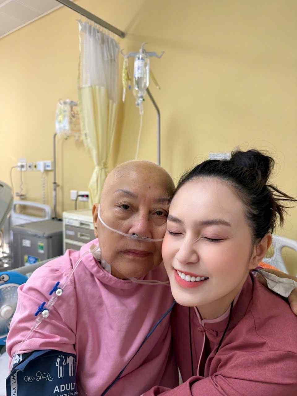 Tuấn Hưng: "Con không chịu được khi mẹ buông xuôi. Mẹ đã cố được thì phải tiếp tục nhé!"- Ảnh 2. Tuấn Hưng: "Con không chịu được khi mẹ buông xuôi. Mẹ đã cố được thì phải tiếp tục nhé!"- Ảnh 2.