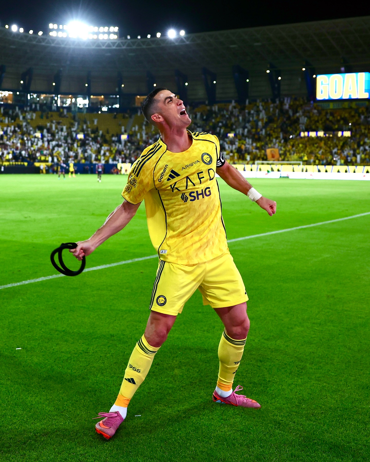 Ronaldo 40 tuổi vẫn ghi bàn ầm âm, phát biểu 1 câu gây sốc- Ảnh 2.