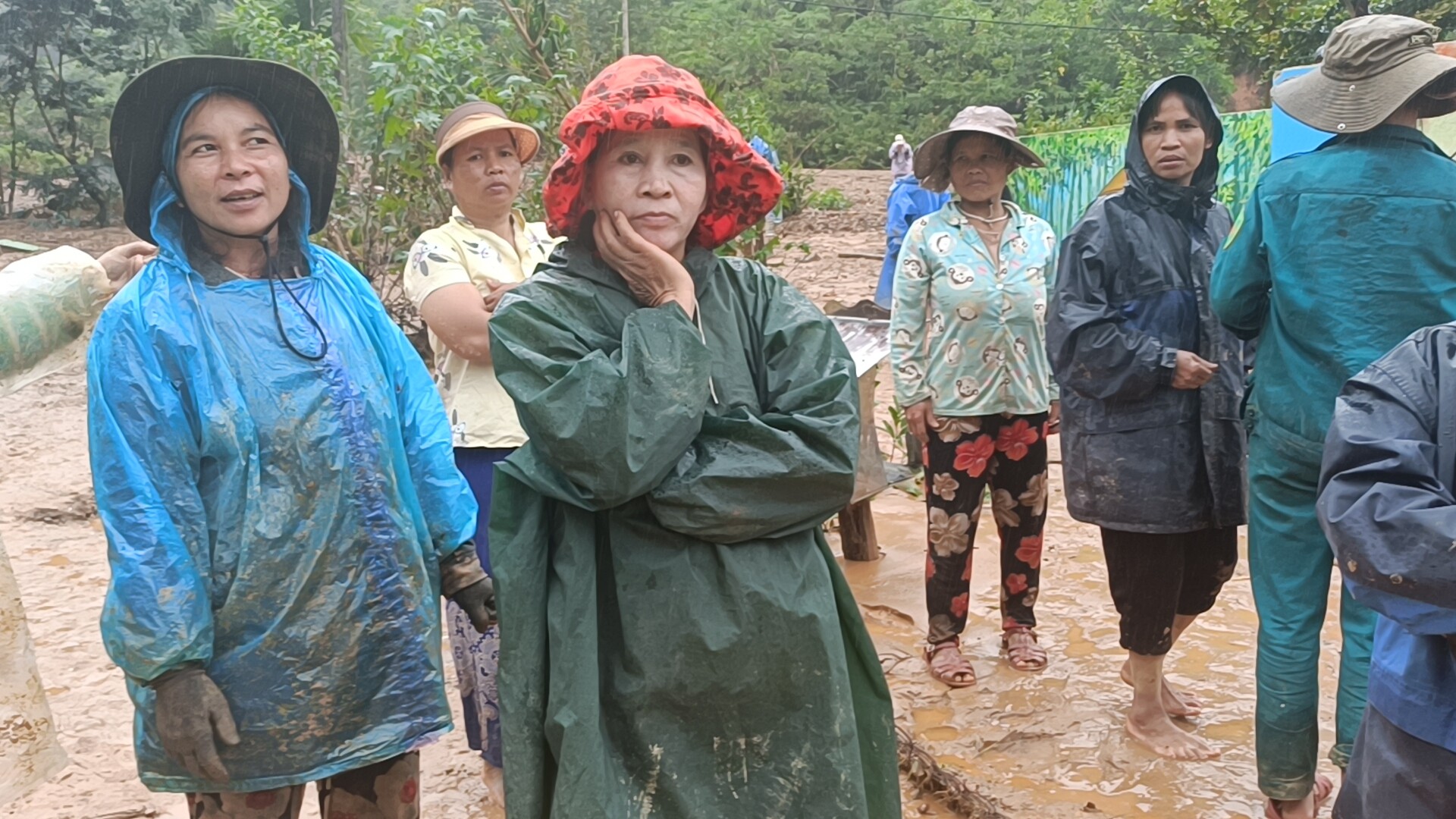 Cận cảnh ngôi làng ở Đà Nẵng bị lũ quét như làng Nủ- Ảnh 6.