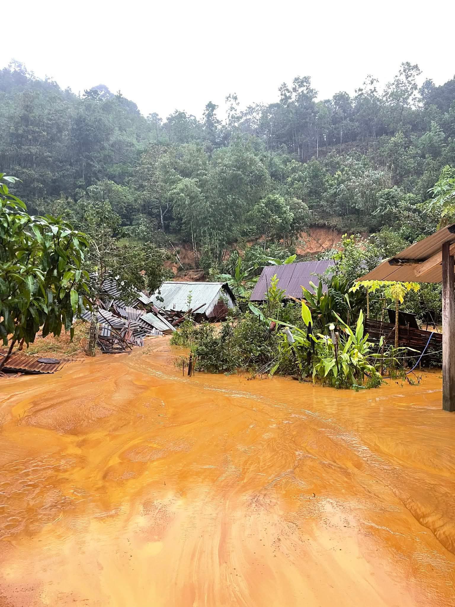 Cận cảnh ngôi làng ở Đà Nẵng bị lũ quét như làng Nủ- Ảnh 14.