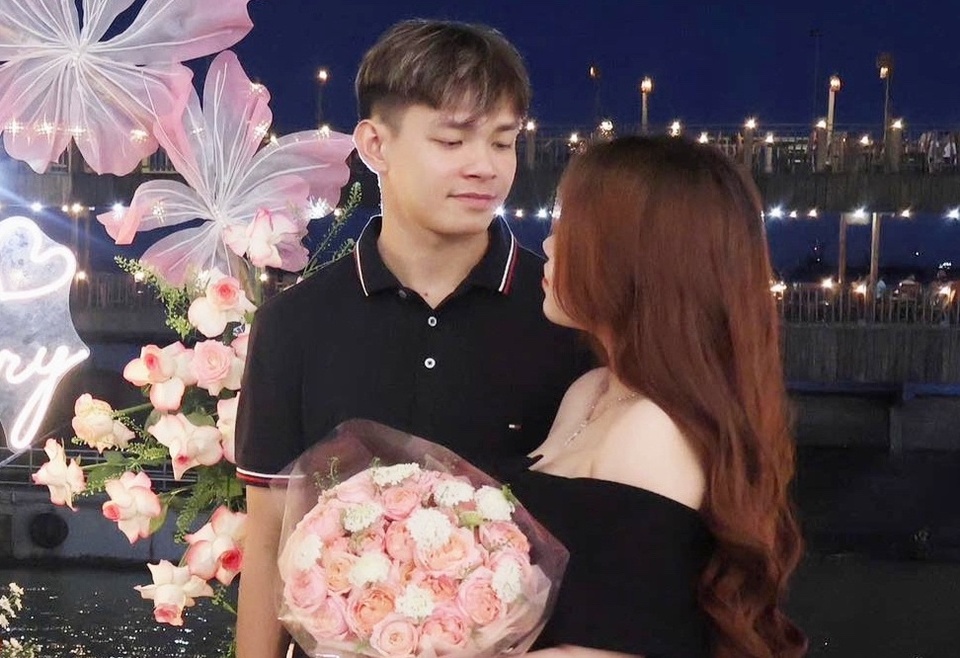 Sao trẻ ĐT Việt Nam tậu xế hộp mới, viên mãn bên vợ hot girl sau 2 năm kết hôn- Ảnh 3. Sao trẻ ĐT Việt Nam tậu xế hộp mới, viên mãn bên vợ hot girl sau 2 năm kết hôn- Ảnh 3.