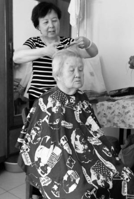 5 người con thay nhau mỗi người một ngày chăm mẹ già 92 tuổi: Chỉ mong mẹ có cảm giác “mới mẻ”- Ảnh 3. 5 người con thay nhau mỗi người một ngày chăm mẹ già 92 tuổi: Chỉ mong mẹ có cảm giác “mới mẻ”- Ảnh 3.