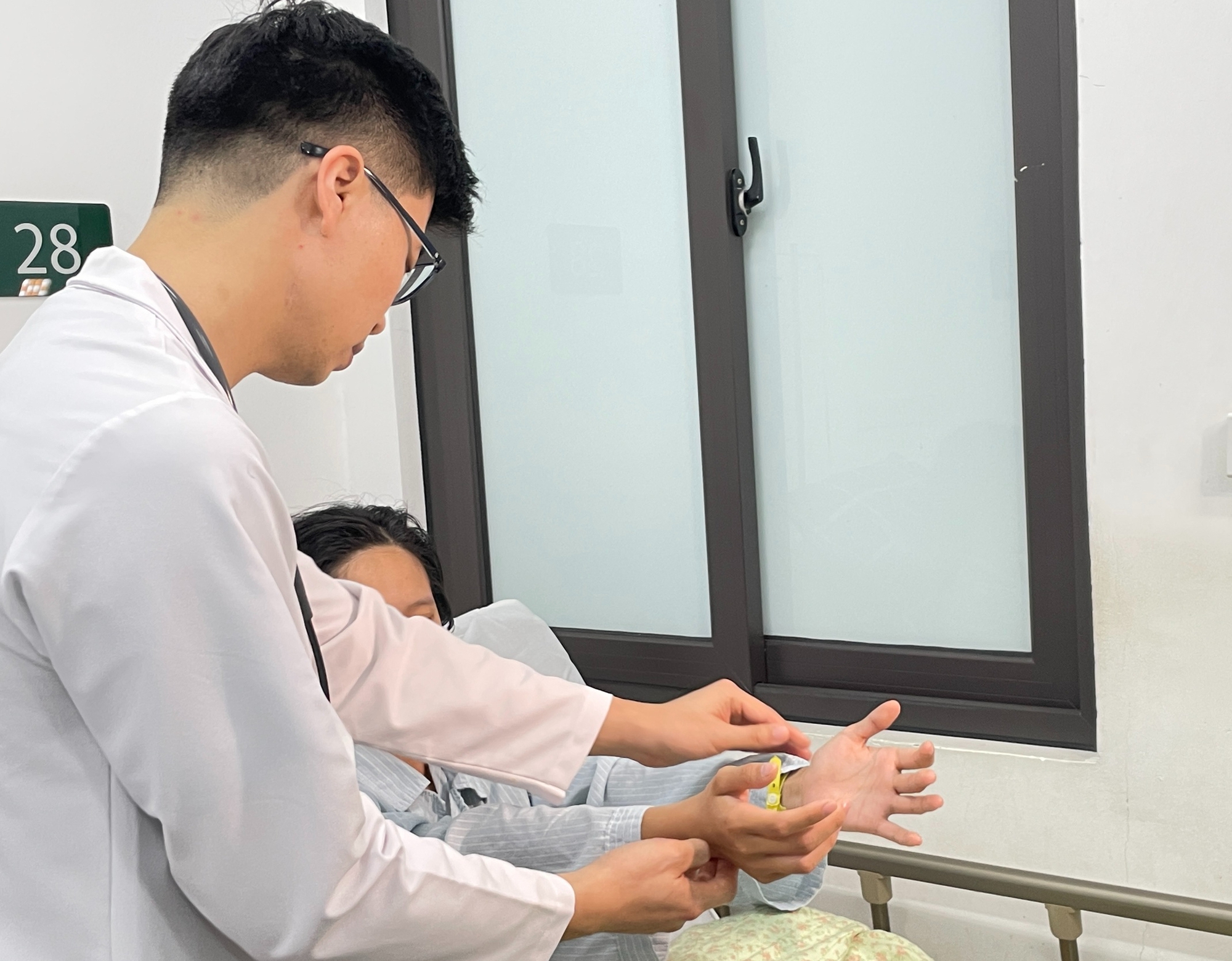 Nữ Sinh Viên 18 Tuổi Bất Ngờ Đột Quỵ Khi Đang Tham Gia Hoạt Động Ngoại Khóa Ở Trường- Ảnh 1.