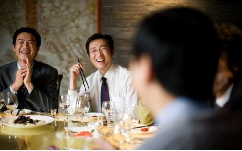 Nhân viên mới được lên chính thức liền chi hơn 7 triệu đồng khao đồng nghiệp, đến lúc thanh toán nghe sếp nói 1 câu mà sững sờ- Ảnh 1. Nhân viên mới được lên chính thức liền chi hơn 7 triệu đồng khao đồng nghiệp, đến lúc thanh toán nghe sếp nói 1 câu mà sững sờ- Ảnh 1.