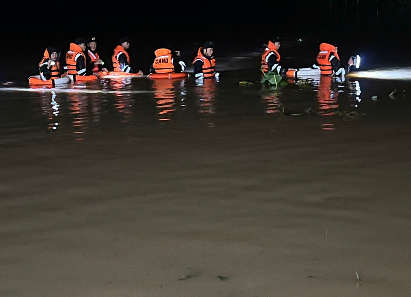 Nỗi đau 'quá sức chịu đựng' của người mẹ 3 lần mất con giữa mùa lũ- Ảnh 2.