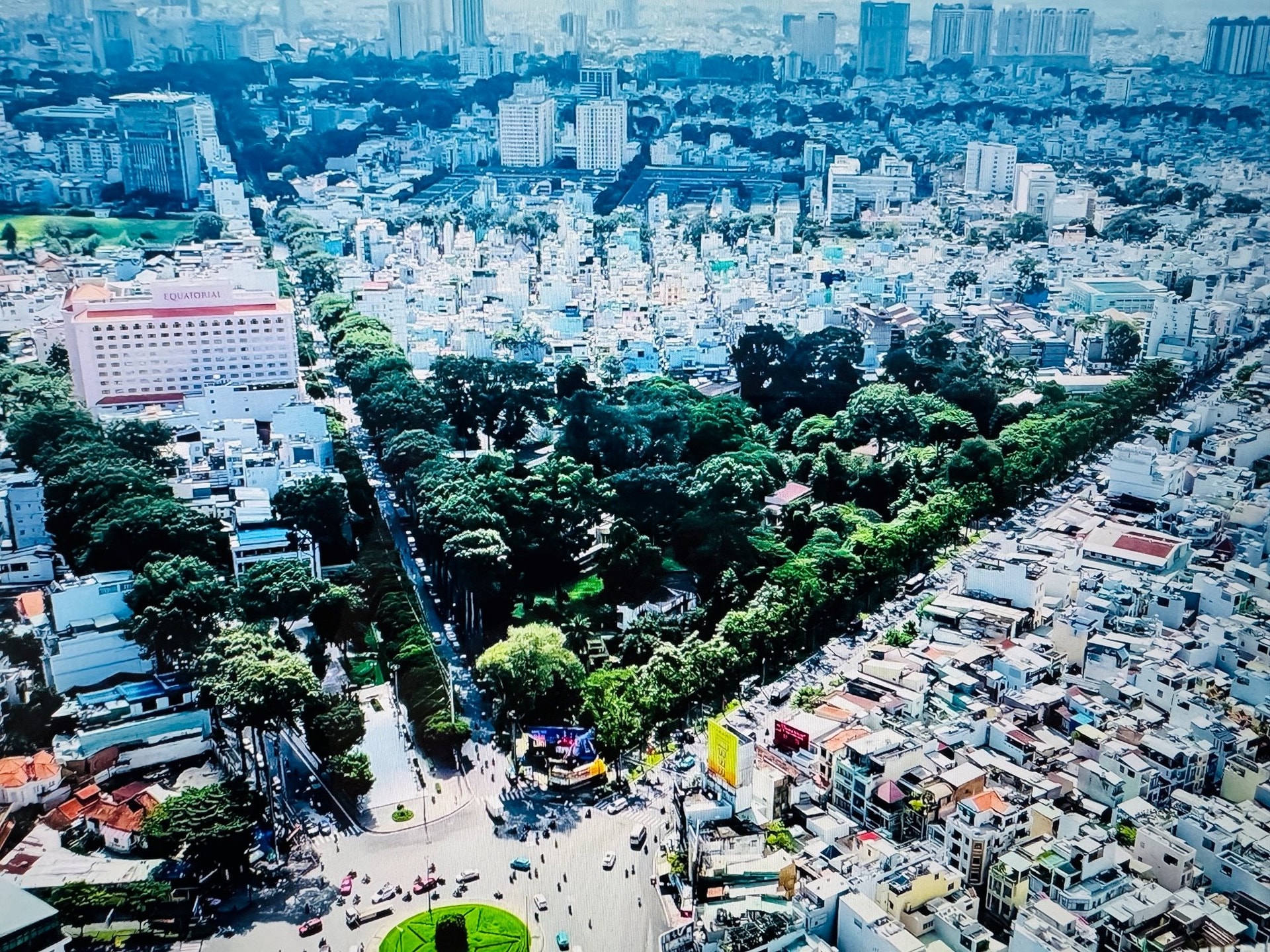 Chủ tịch TP HCM chỉ đạo bàn giao "đất vàng" số 1 Lý Thái Tổ cho Sun Group xây dựng công viên và đài tưởng niệm- Ảnh 2.