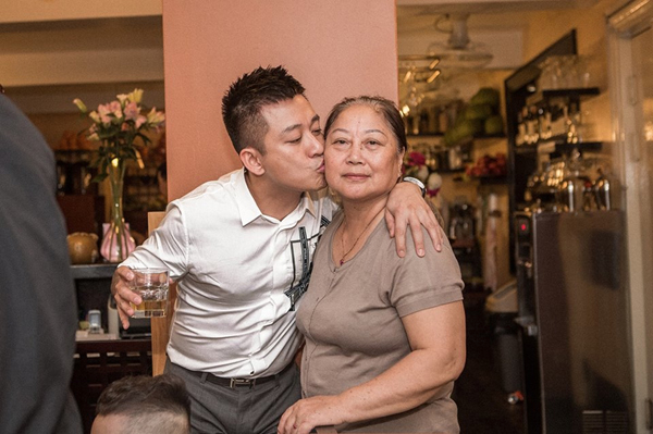 Tuấn Hưng: "Con không chịu được khi mẹ buông xuôi. Mẹ đã cố được thì phải tiếp tục nhé!"- Ảnh 1. Tuấn Hưng: "Con không chịu được khi mẹ buông xuôi. Mẹ đã cố được thì phải tiếp tục nhé!"- Ảnh 1.