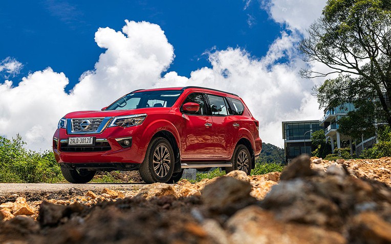 Mẫu SUV cỡ D giảm giá một nửa- Ảnh 1.