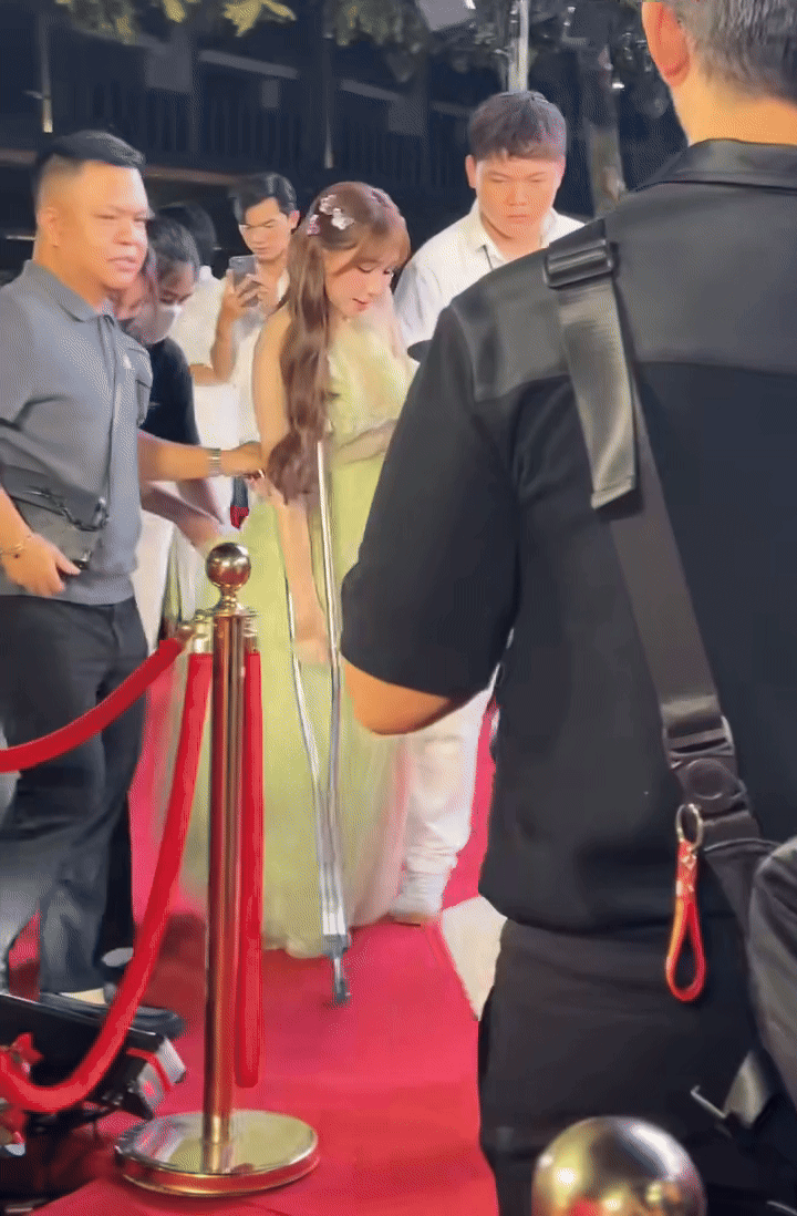 Hoà Minzy bị tai nạn, bé Bo phản ứng gây bất ngờ- Ảnh 8.