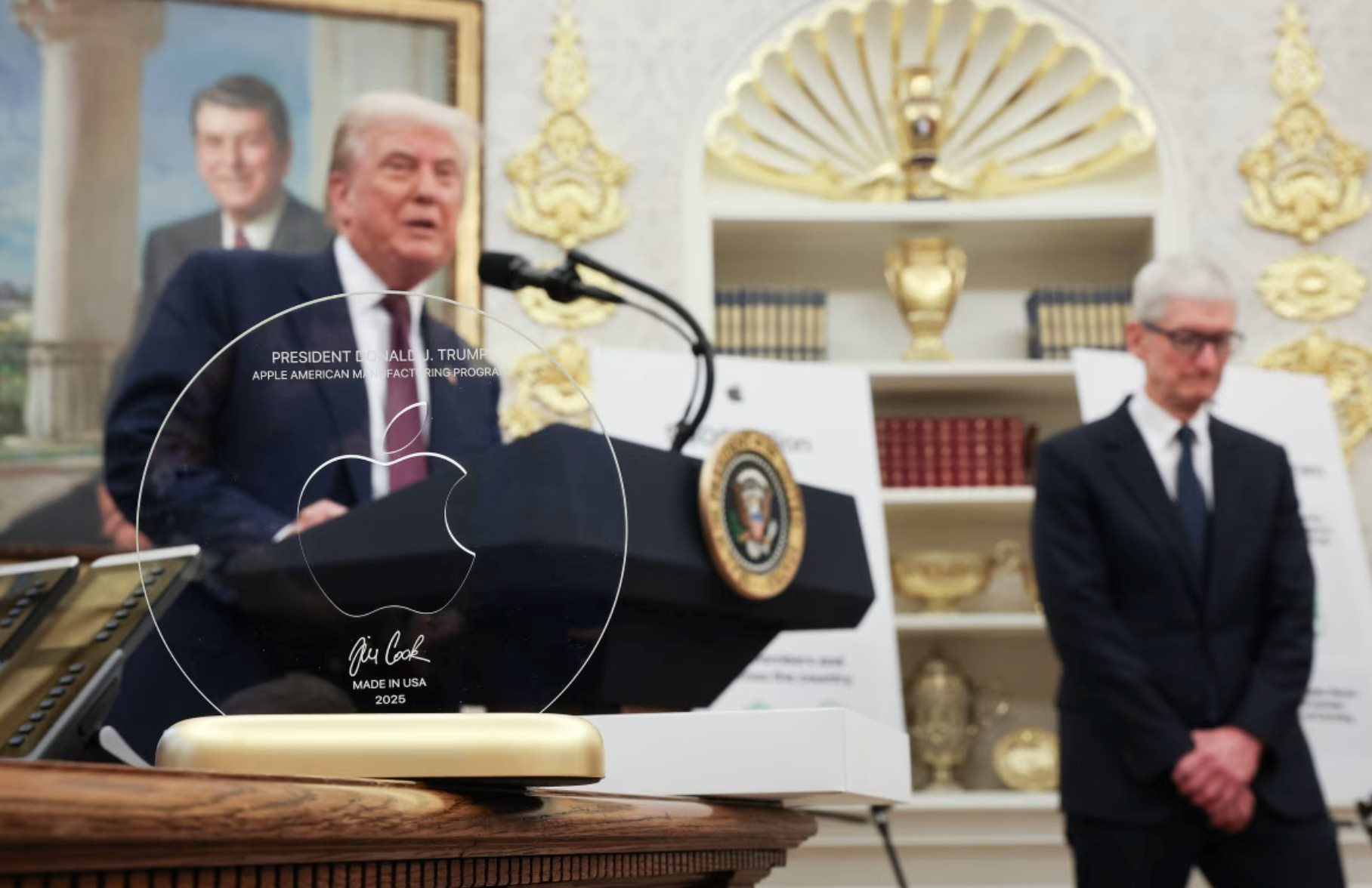 Thế giới nợ Tim Cook 1 lời xin lỗi: Apple chạm mốc 4.000 tý USD bất chấp iPhone đơn điệu, cổ phiếu tăng 40% như phép màu- Ảnh 3.