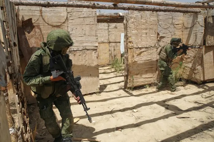 L&iacute;nh Nga 'h&igrave;nh th&agrave;nh từ hư kh&ocirc;ng', gieo hỗn loạn giữa tiền tuyến: Ukraine kh&ocirc;ng d&aacute;m điều UAV truy k&iacute;ch- Ảnh 3.