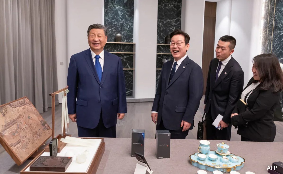 Tặng quà công nghệ của Xiaomi cho Tổng thống Hàn Quốc, ông Tập nói đùa về 'cửa hậu'- Ảnh 1. Tặng quà công nghệ của Xiaomi cho Tổng thống Hàn Quốc, ông Tập nói đùa về 'cửa hậu'- Ảnh 1.