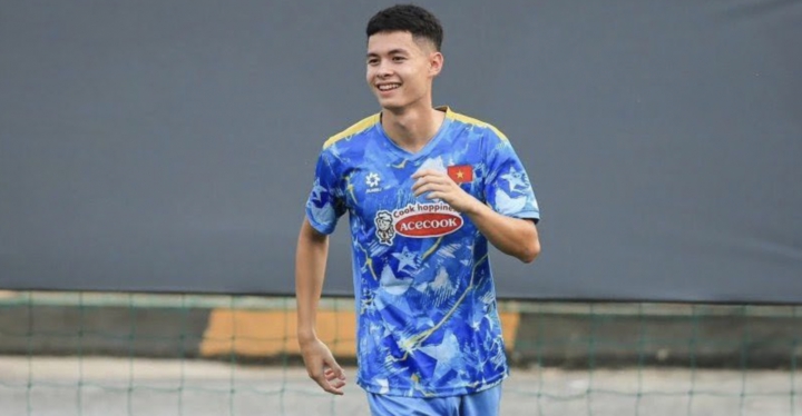 HLV Kim Sang-sik loại cầu thủ Việt kiều khỏi U22 Việt Nam trước SEA Games 33- Ảnh 1.