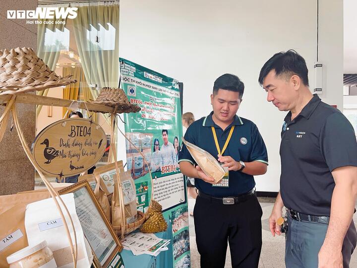 Sinh viên 'hô biến' vỏ sầu riêng thức ăn chăn nuôi- Ảnh 8.