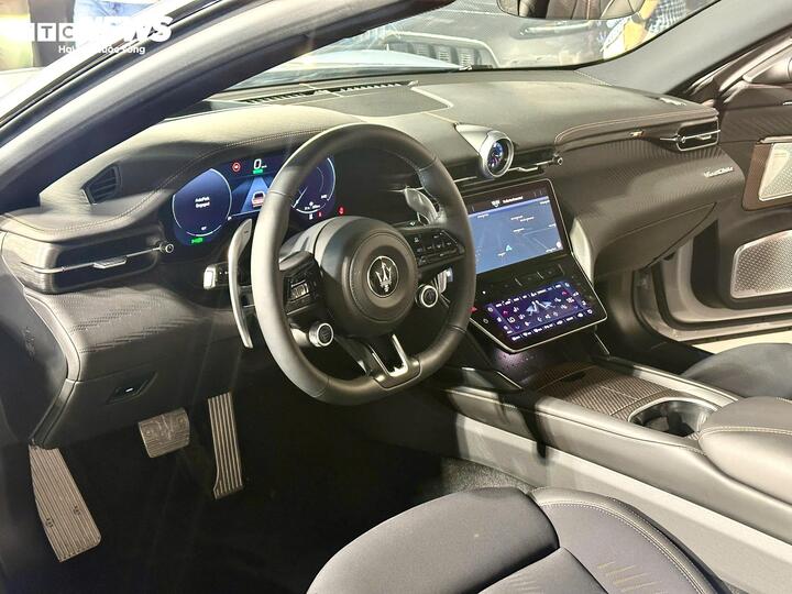 Ngắm xe mui trần thuần điện đầu tiên của Maserati, về Việt Nam giá 13,3 tỷ đồng- Ảnh 2.