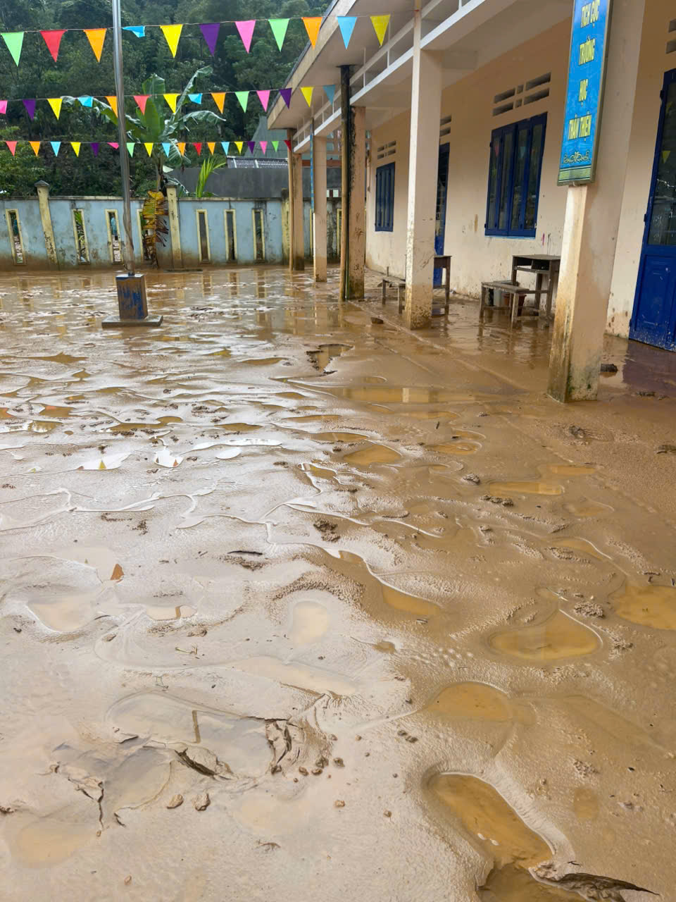 Cận cảnh ngôi làng ở Đà Nẵng bị lũ quét như làng Nủ- Ảnh 16.