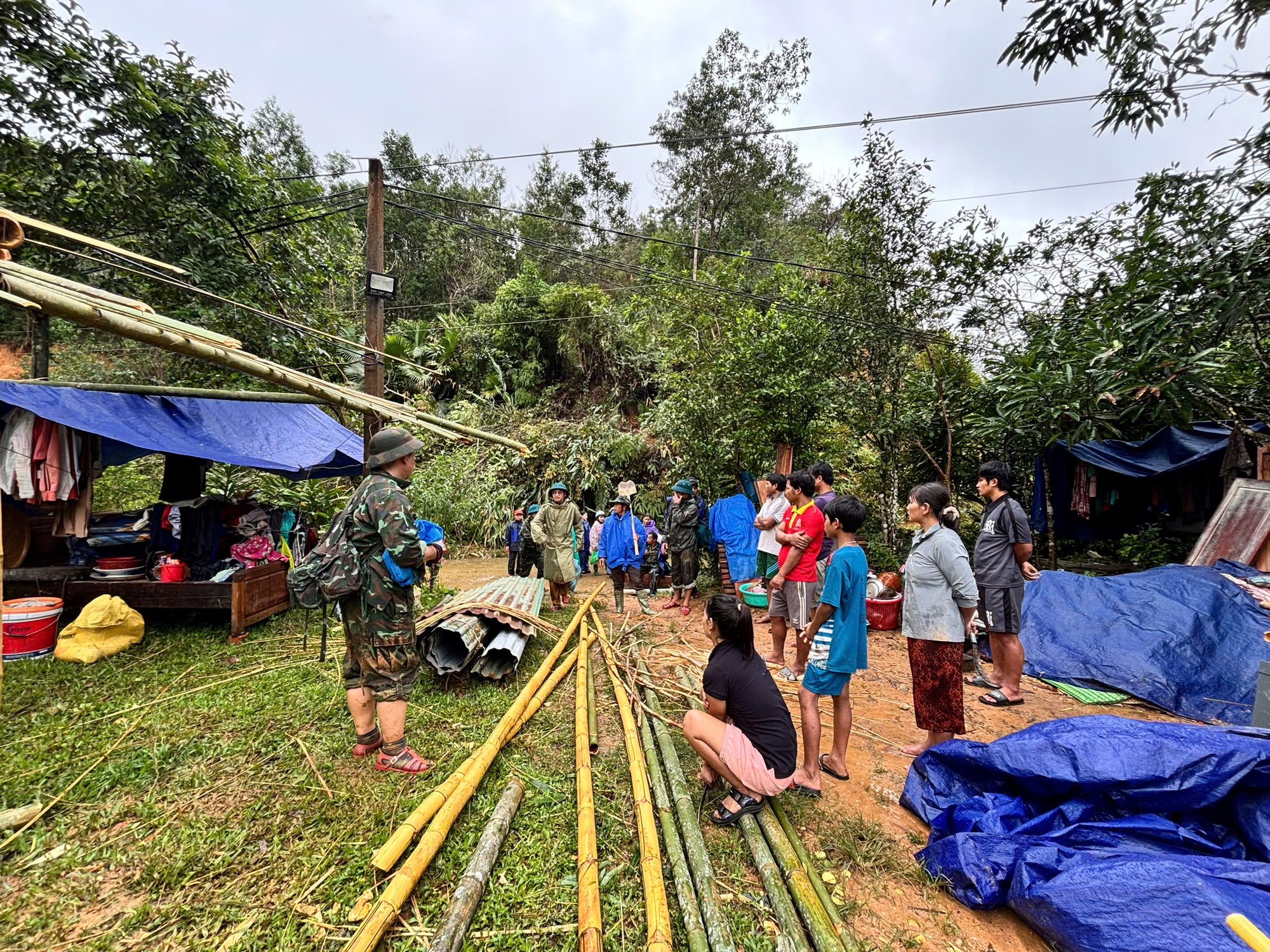 Cận cảnh ngôi làng ở Đà Nẵng bị lũ quét như làng Nủ- Ảnh 18.