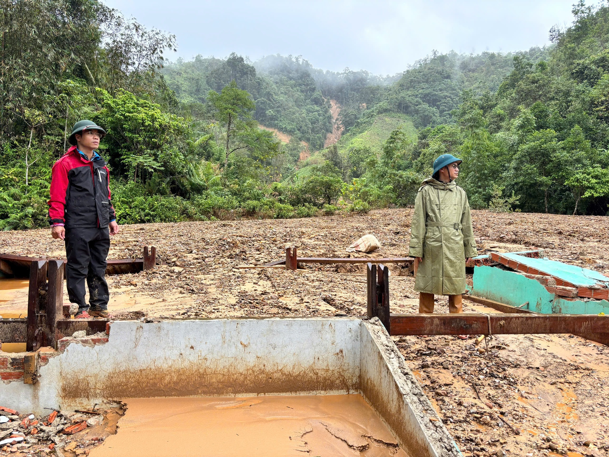 Cận cảnh ngôi làng ở Đà Nẵng bị lũ quét như làng Nủ- Ảnh 2.