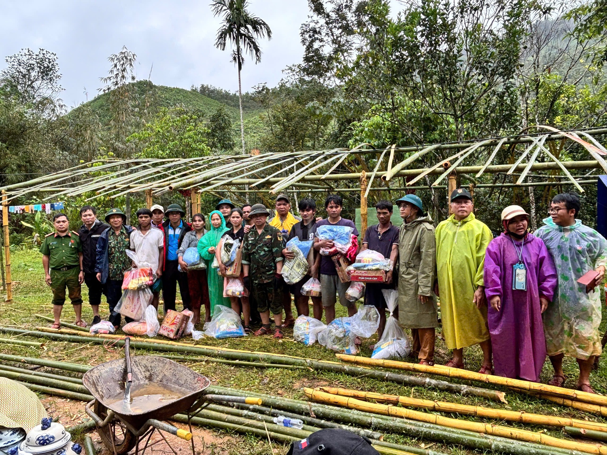 Cận cảnh ngôi làng ở Đà Nẵng bị lũ quét như làng Nủ- Ảnh 31.