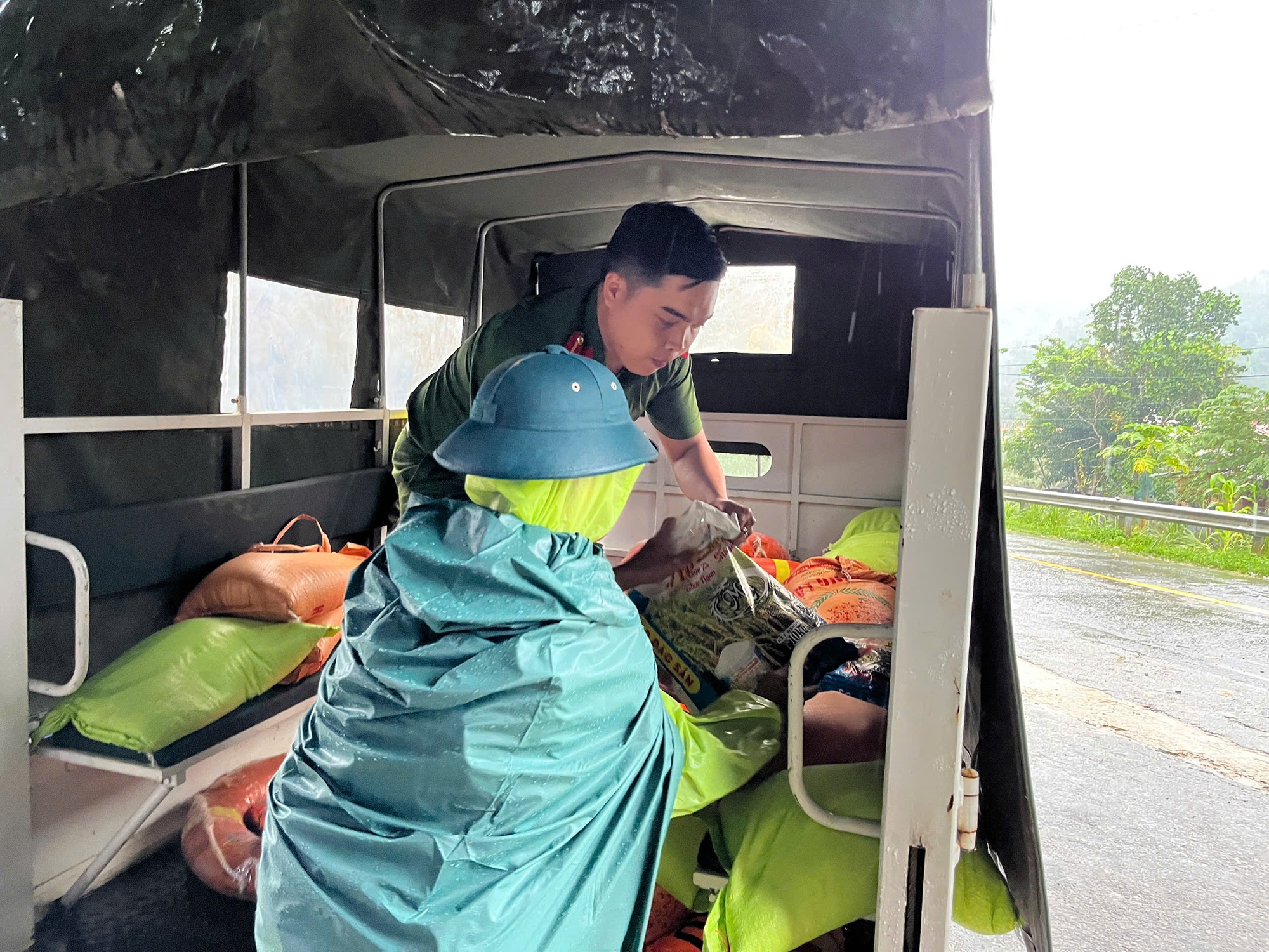 Cận cảnh ngôi làng ở Đà Nẵng bị lũ quét như làng Nủ- Ảnh 21.