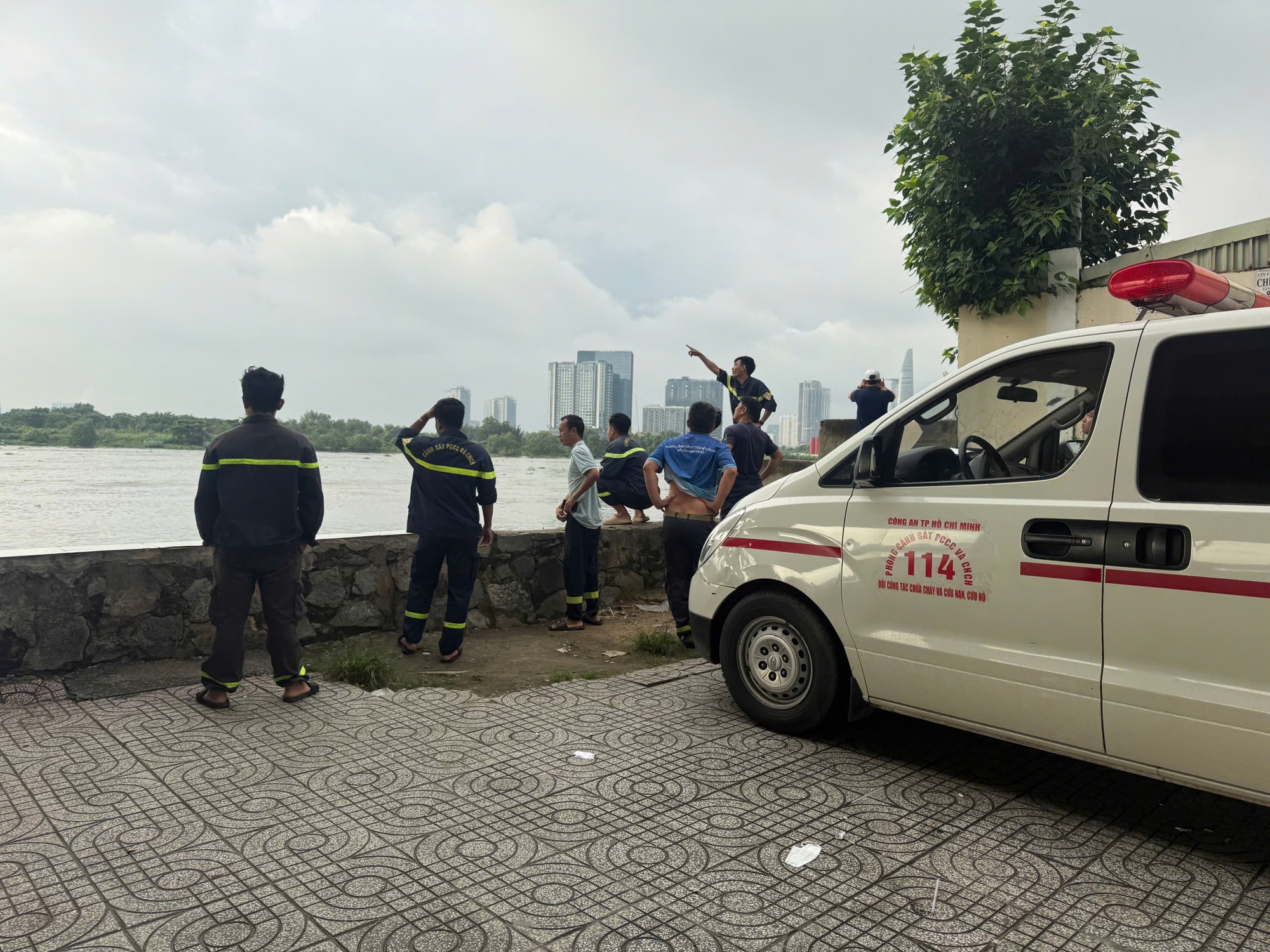 Nam sinh viên nghi nhảy cầu sau khi bị lừa 200 triệu đồng- Ảnh 2. img